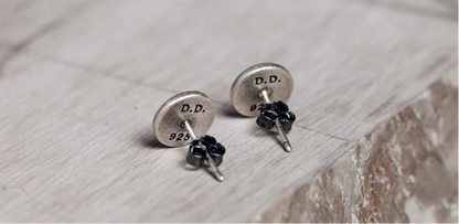 Ohrstecker von hinten 