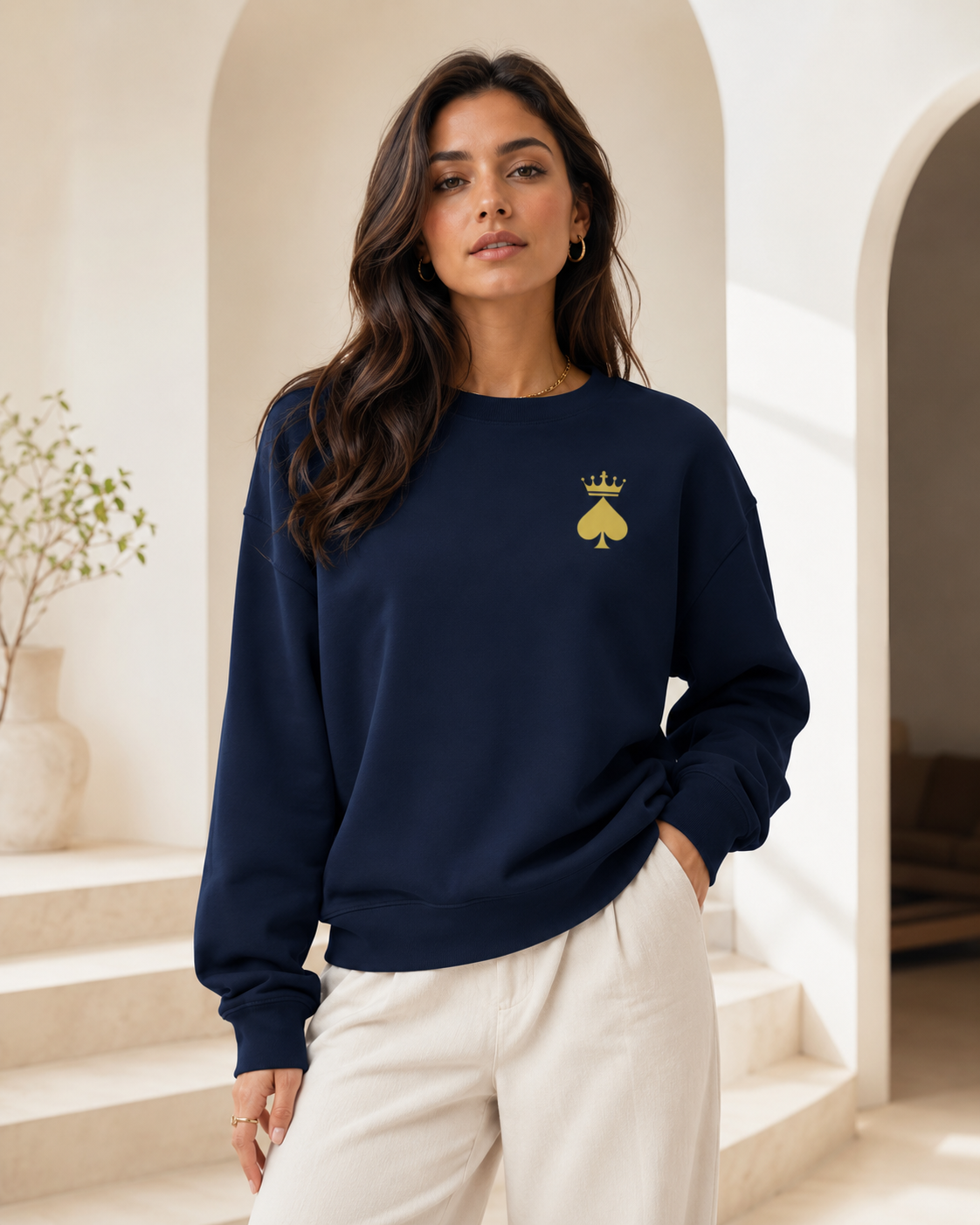 Queen of Spades Damen Sweatshirt mit Pik Spade-Logo und Rundhalsausschnitt in Bio-Baumwolle