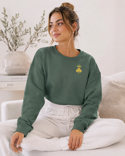 Queen of Spades Damen Bio-Sweatshirt mit Pik Spade-Logo und Rundhalsausschnitt in Schwarz