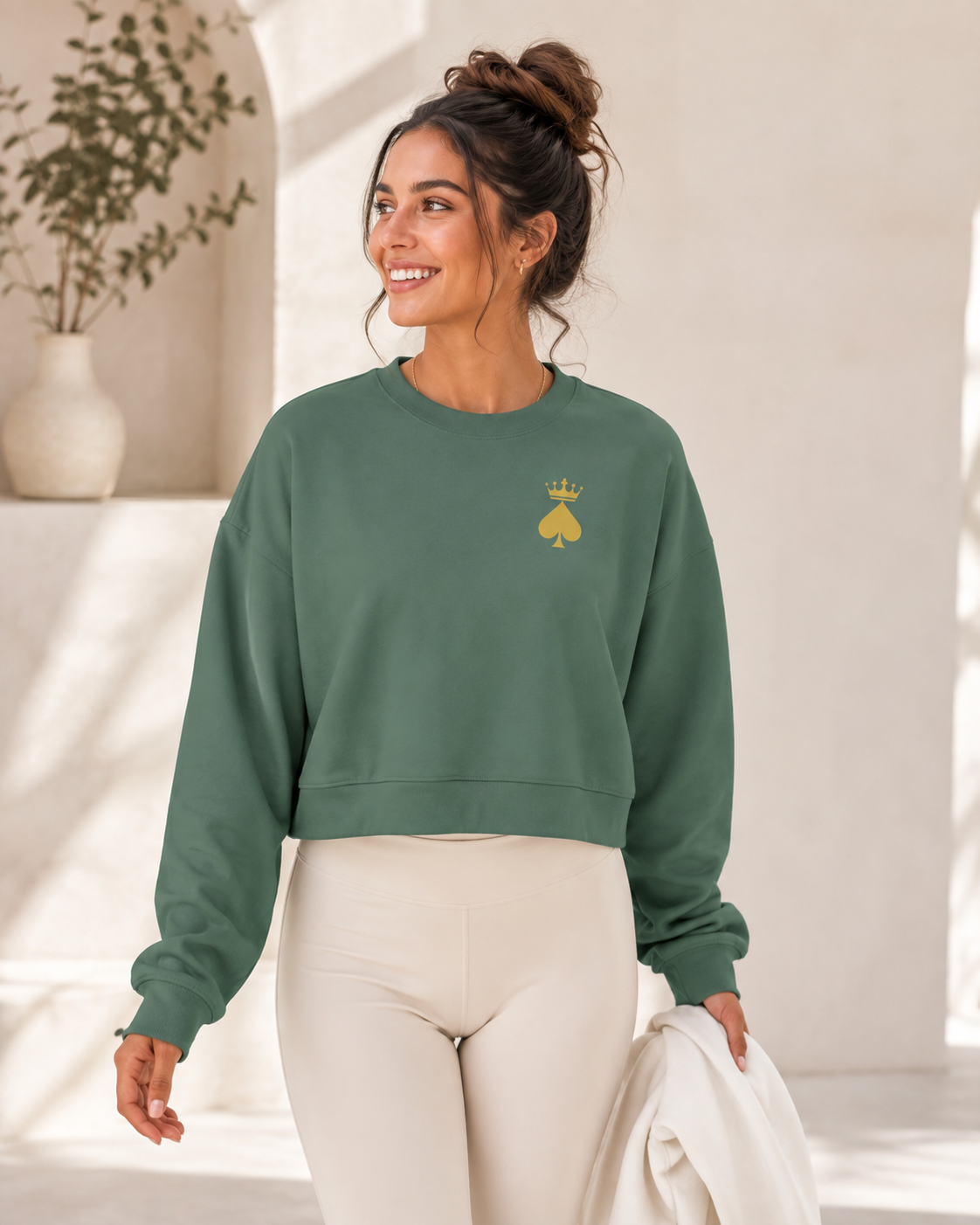 Queen of Spades Damen Bio-Sweatshirt mit Pik Spade-Logo und Rundhalsausschnitt in Streetwear-Stil