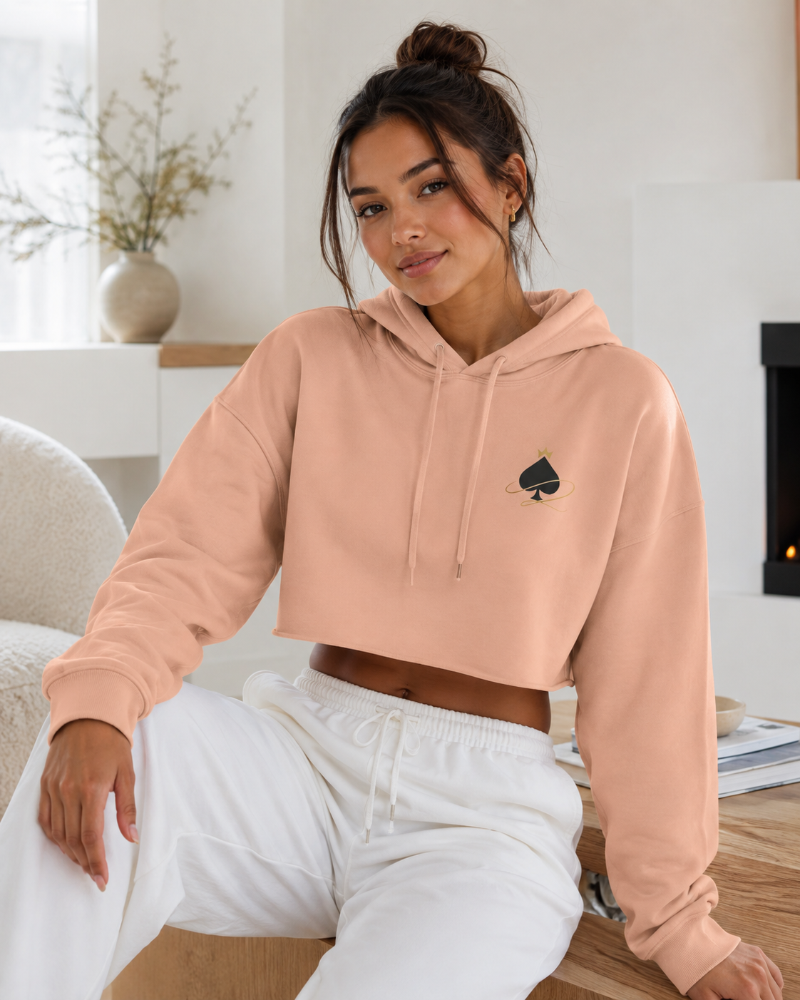Damen Queen of Spades Hoodie in Cropped Fit mit Spade-Logo und weichem Fleece-Stoff in Schwarz