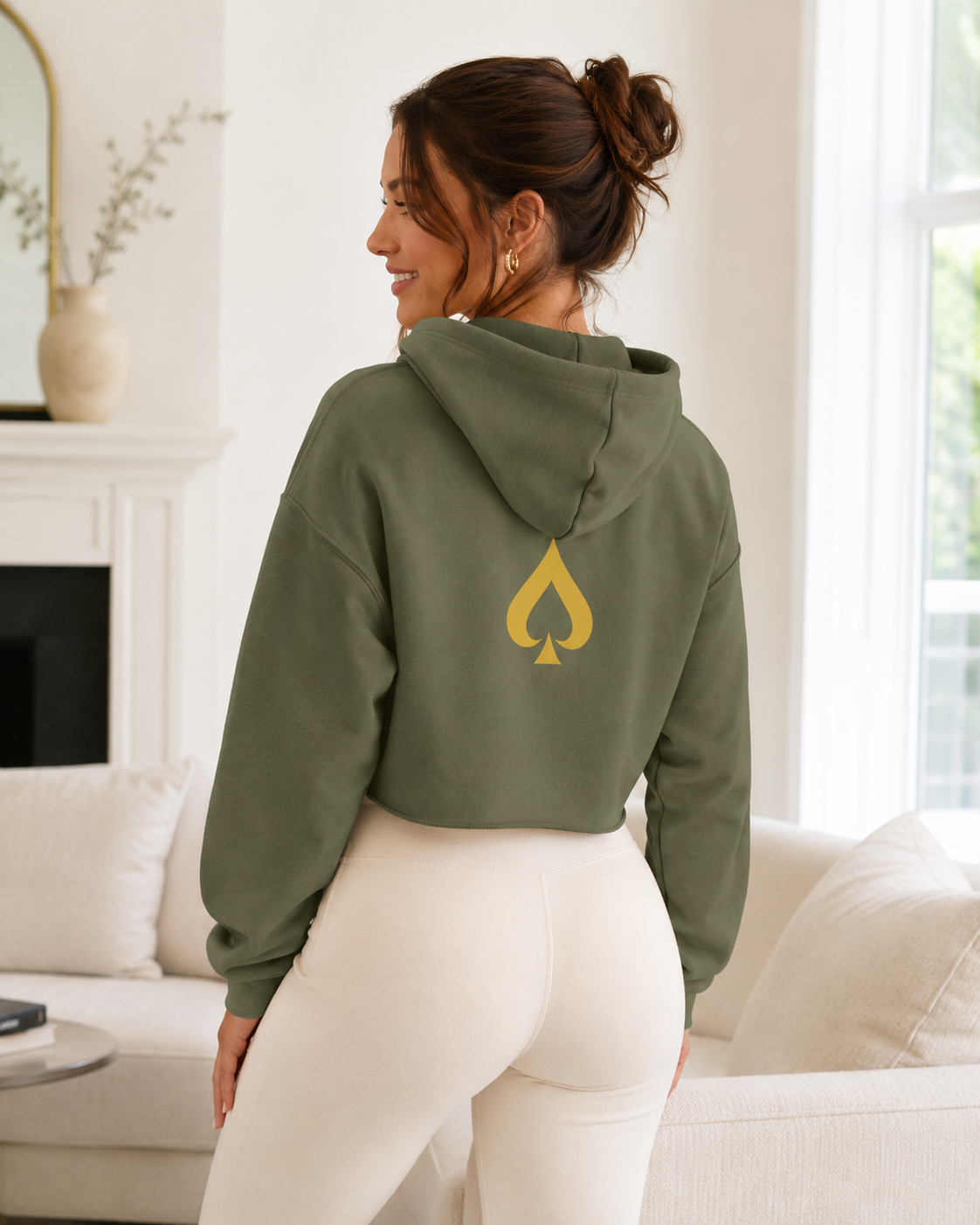 Damen Queen of Spades Hoodie in Cropped Fit mit Spade-Logo und weichem Fleece-Stoff