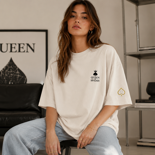 Queen of Spades Oversized T-Shirt mit faded Pik Spade-Logo und vintage Streetwear-Design