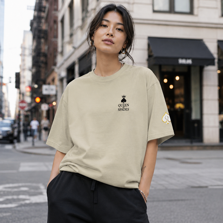 Queen of Spades Oversized Faded T-Shirt – Vintage Shirt mit Pik Spade-Logo