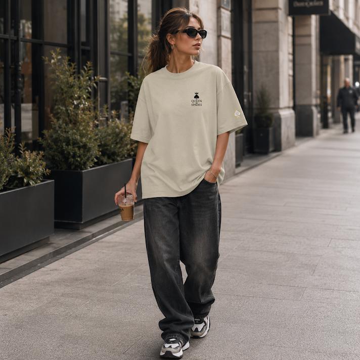 Queen of Spades Oversized T-Shirt in Vintage-Faded-Look mit Pik Spade-Logo und kastiger Passform