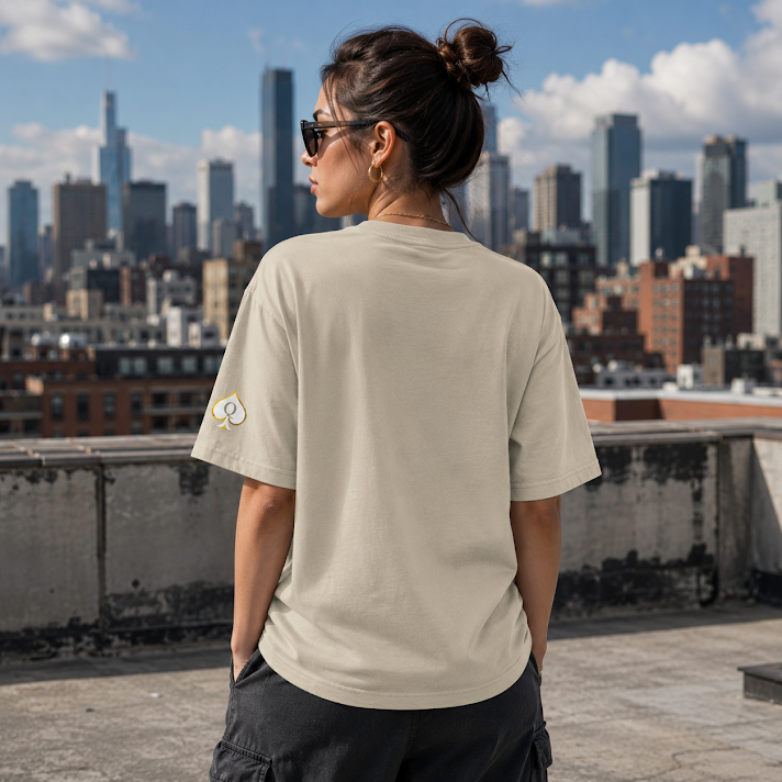 Queen of Spades Oversized T-Shirt mit vintage Pik Spade-Logo und faded Baumwollstoff