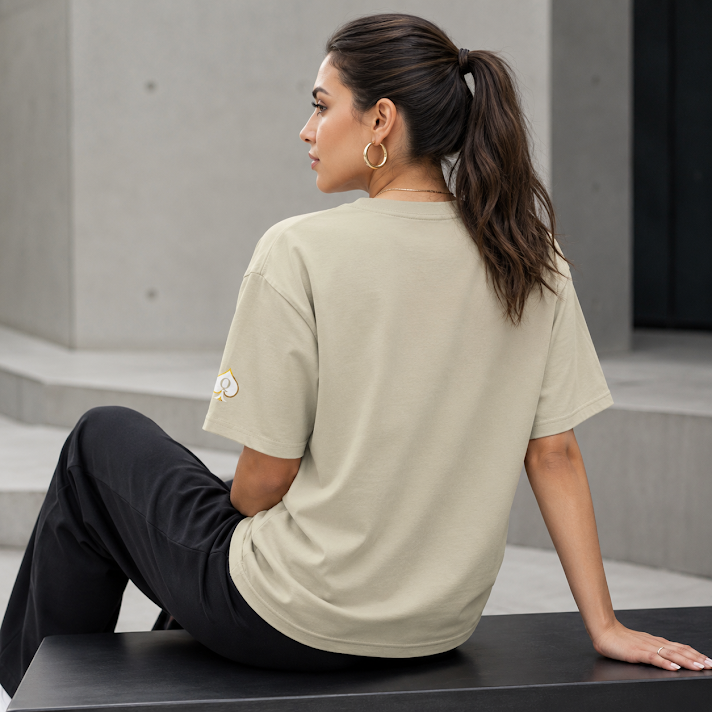 Queen of Spades Oversized T-Shirt mit Vintage-Faded-Look und Pik Spade-Logo in lässiger Streetwear-Passform
