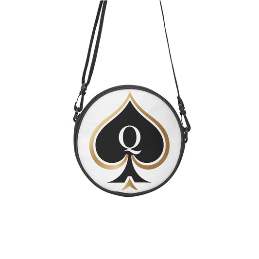 Runde Handtasche Queen of Spades aus schwarzem Canvas mit goldenem Pik-Symbol, Vorderansicht.