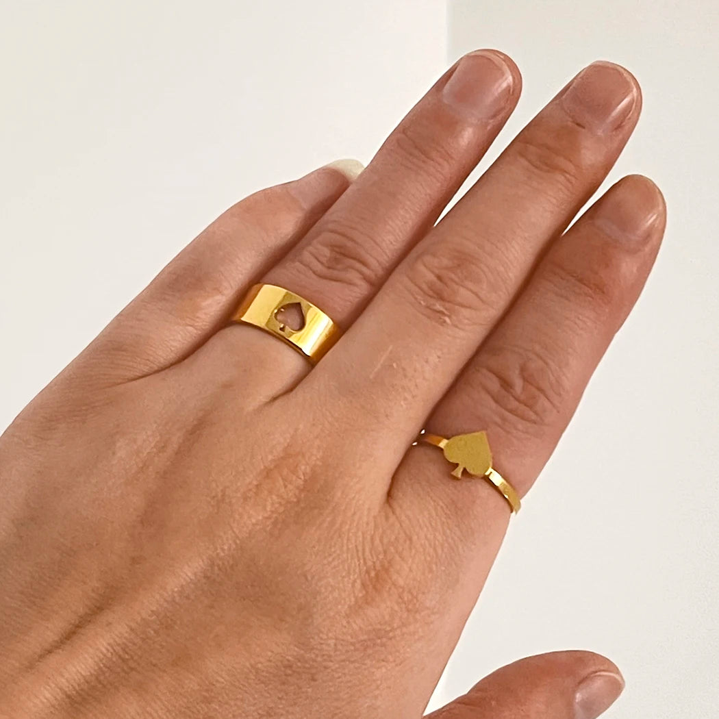 Beispiel goldene Pik Ring beide Modelle an einer Hand 