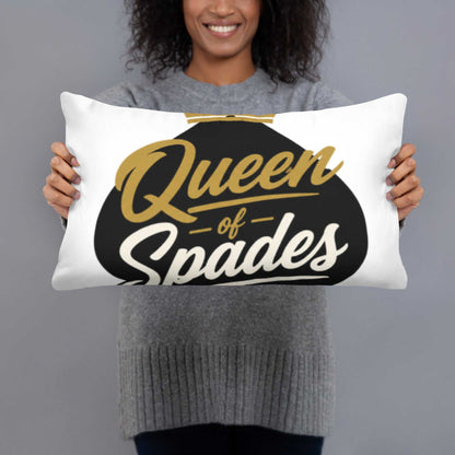 Queen of Spades Dekokissen mit schwarzem Pik Spade-Logo auf weißem Polyesterbezug, quadratisch, elegantes Wohnaccessoire für Sofa und Bett