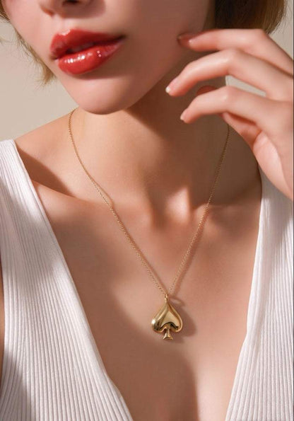 Goldene Queen of Spades Halskette mit 24K vergoldetem Pik-Anhänger und 50 cm Choker-Kette