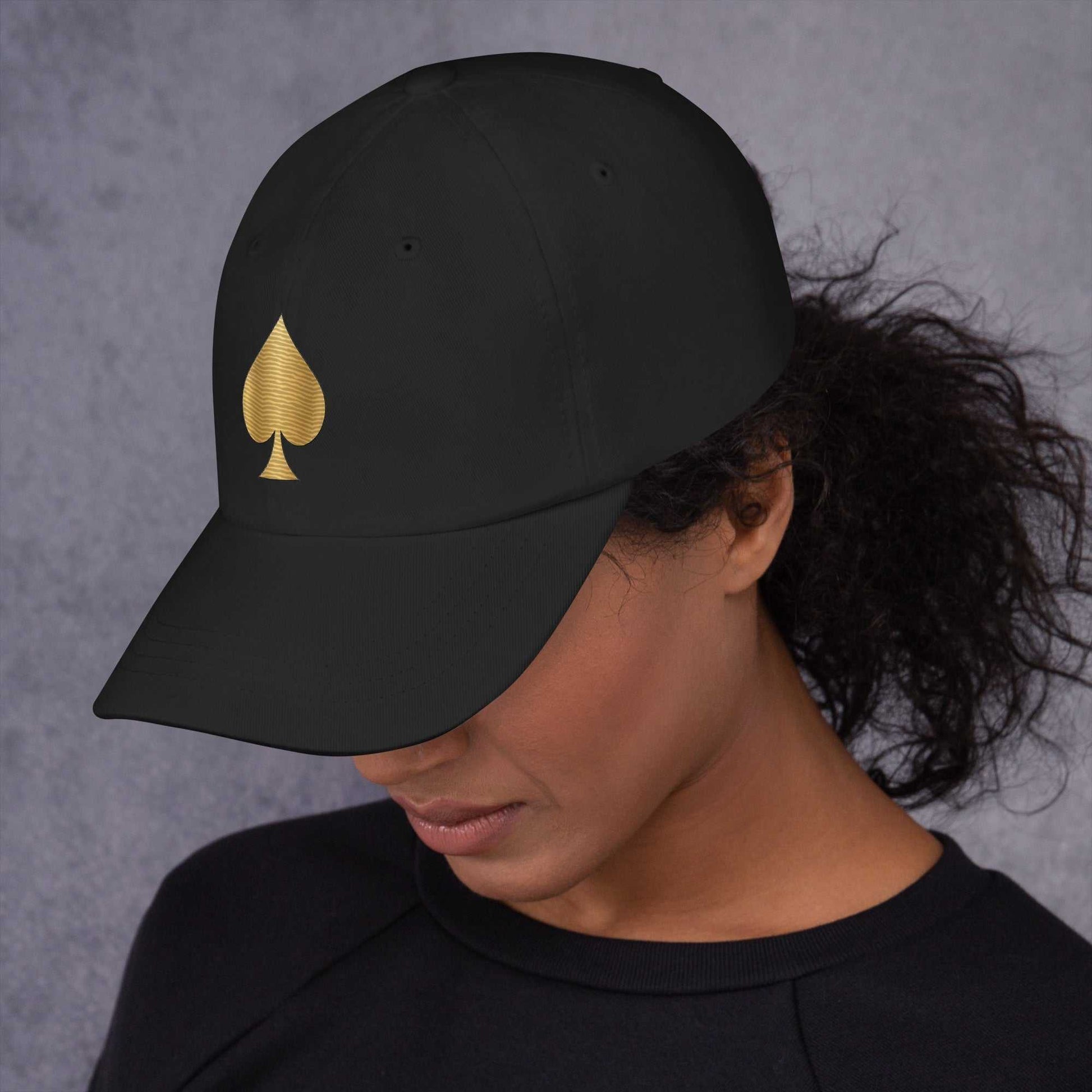 Queen of Spades Cap Goldenes Pik Schwarz/Weiß Accessoires - Queen - of - Spades - Store