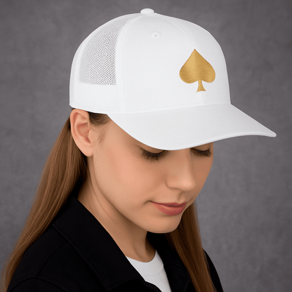 Schwarze Queen of Spades Cap mit goldenem Pik-Symbol und atmungsaktivem Mesh für Streetwear und Alltag