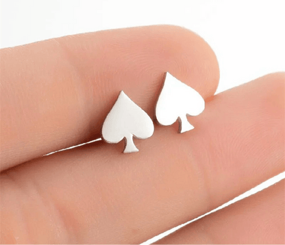 Queen of Spades Ohrstecker aus Edelstahl mit Pik-Symbol, minimalistischer und eleganter Unisex-Schmuck