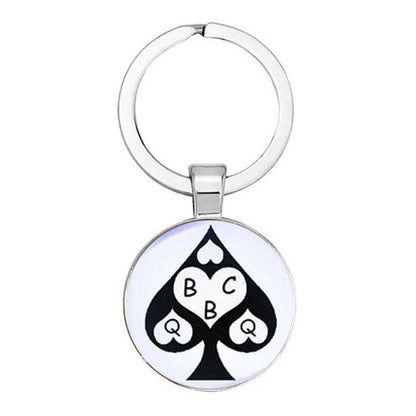 Queen of Spades Schlüsselanhänger mit rundem Pik-Symbol und robustem Design